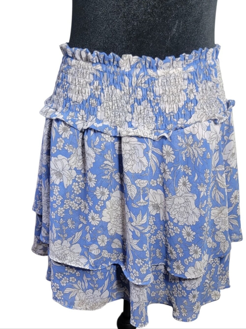 Express blue white floral smocked waist tiered mini skirt wonen's size  small